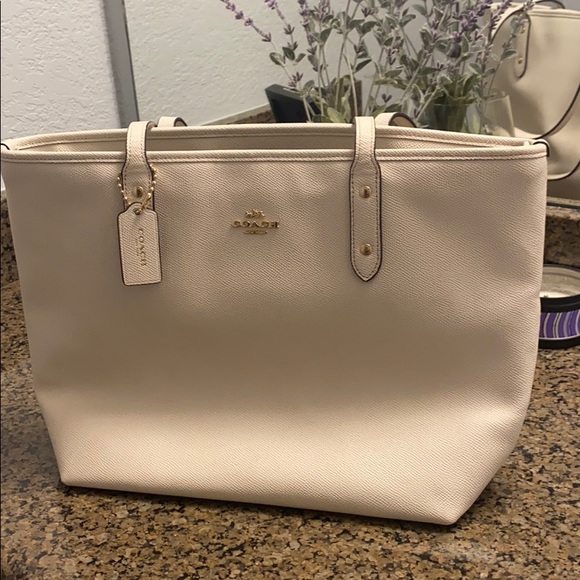 Coach Handbags - ✨Coach Tote✨